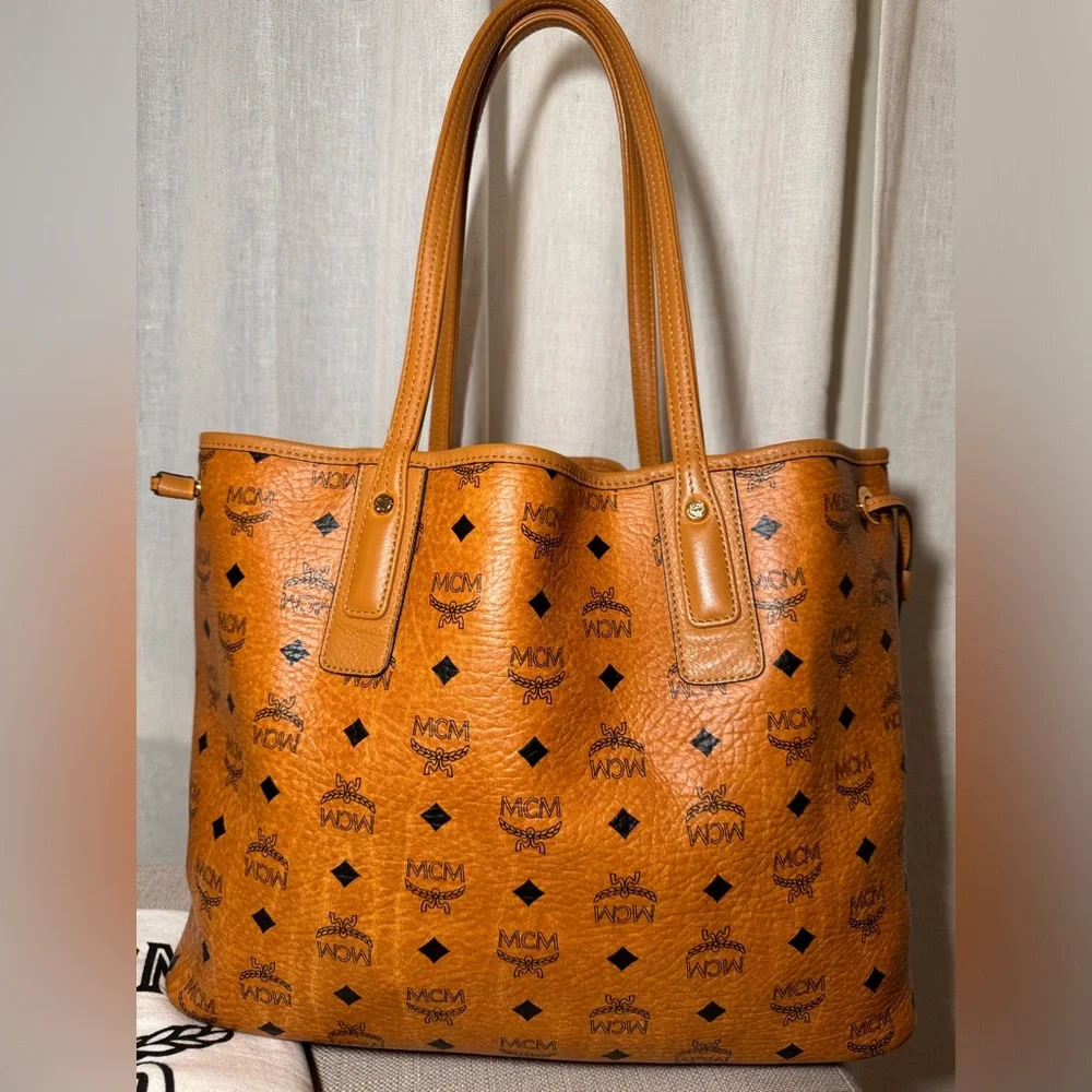 ‼️Buyers Appreciation‼️MCM Medium Vasetos Tote Bag - Picture 4 of 13